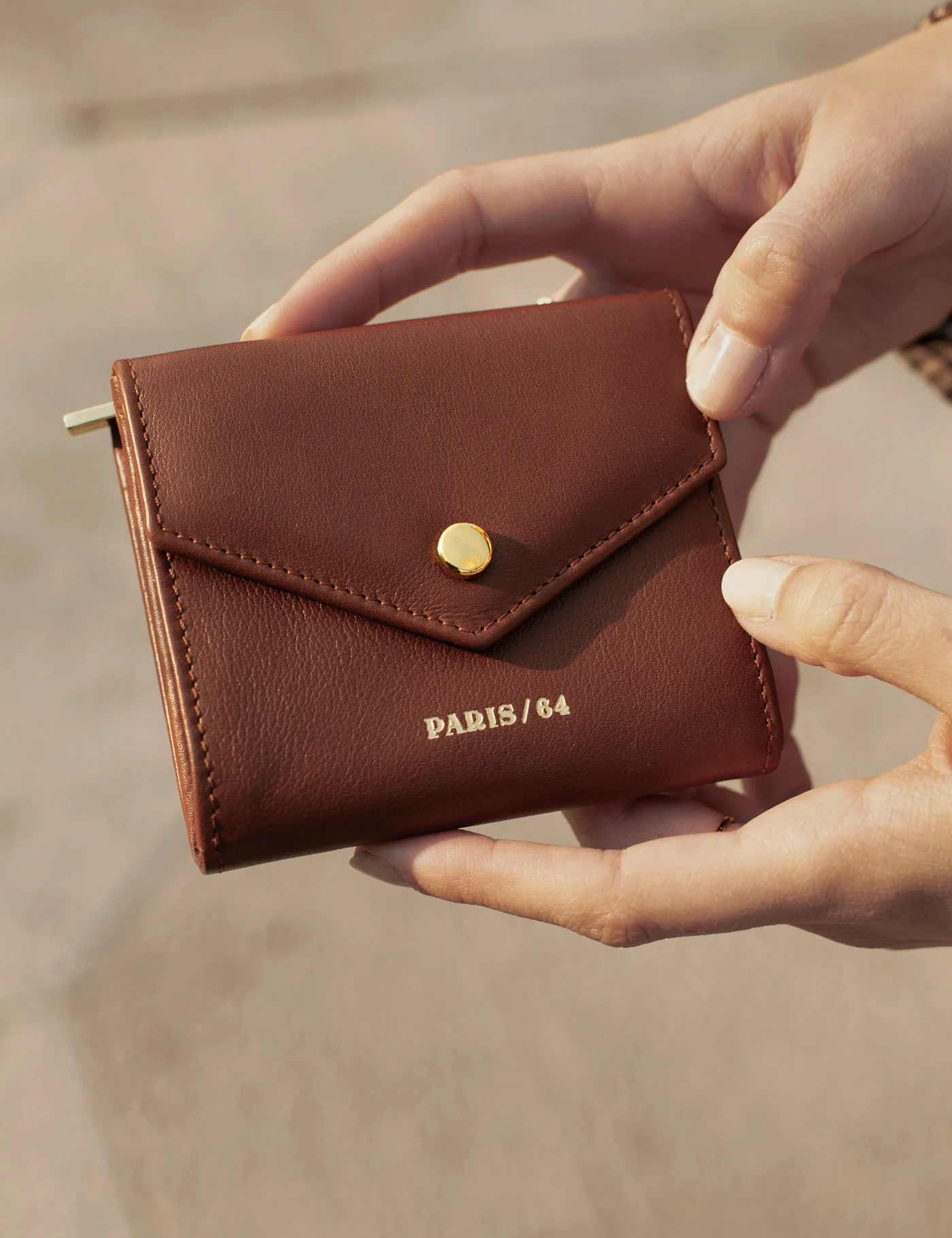Cartera Mini Rivoli Chocolate - Image 3
