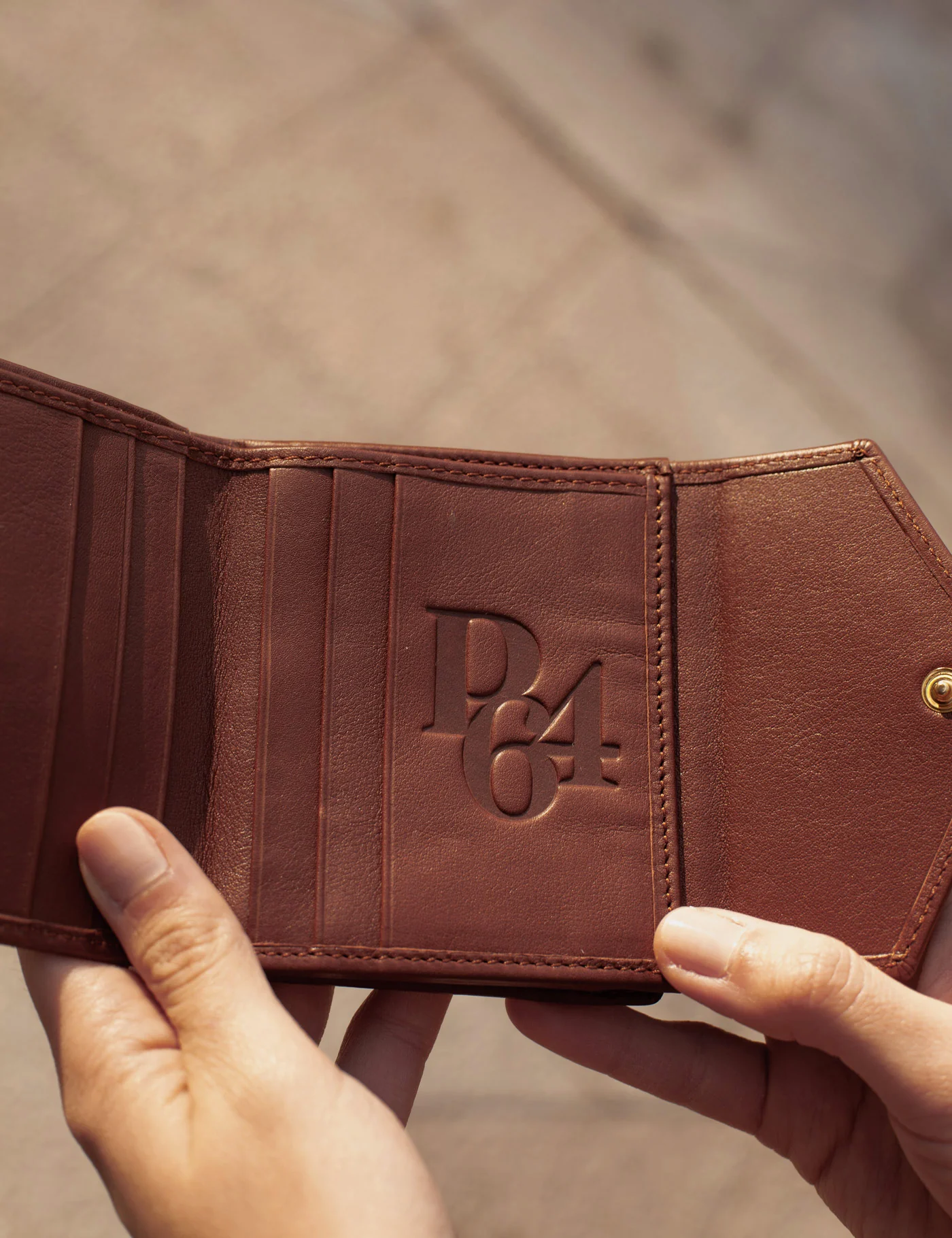 Cartera Mini Rivoli Chocolate - Image 8